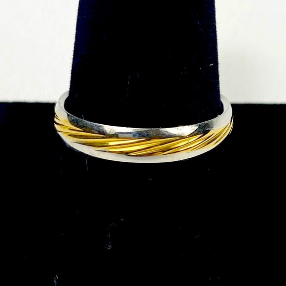 NWOT Stainless Steel Band Size 10 - Picture 1 of 2